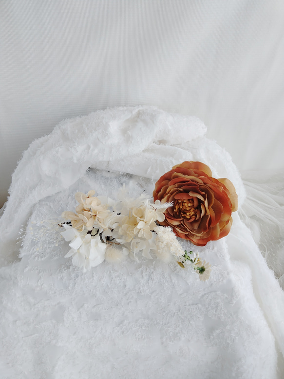 白い小さな小花のホワイトウェディング　プリザーブドフラワー 　ドライフラワー　ヘアアクセサリー　ヘッドパーツ　ブラウンの 10枚目の画像