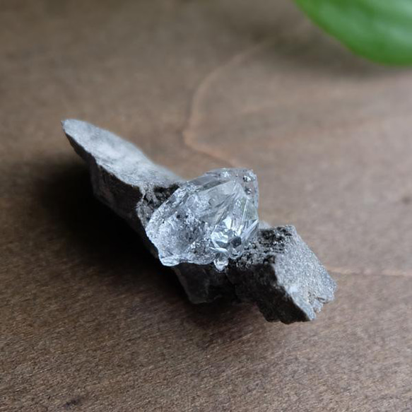 ハーキマーダイヤモンド 母岩付き水晶原石（アメリカ・ニューヨーク州）ハーキマー水晶 天然石 鉱物コレクション　g0101 1枚目の画像
