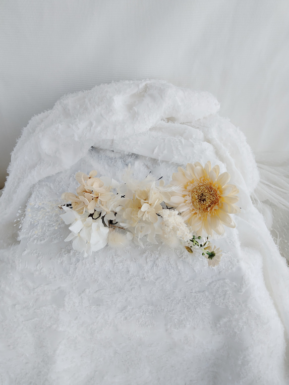 白い小さな小花のホワイトウェディング　プリザーブドフラワー 　ドライフラワー　ヘアアクセサリー　ヘッドパーツ　ガーベラ 6枚目の画像