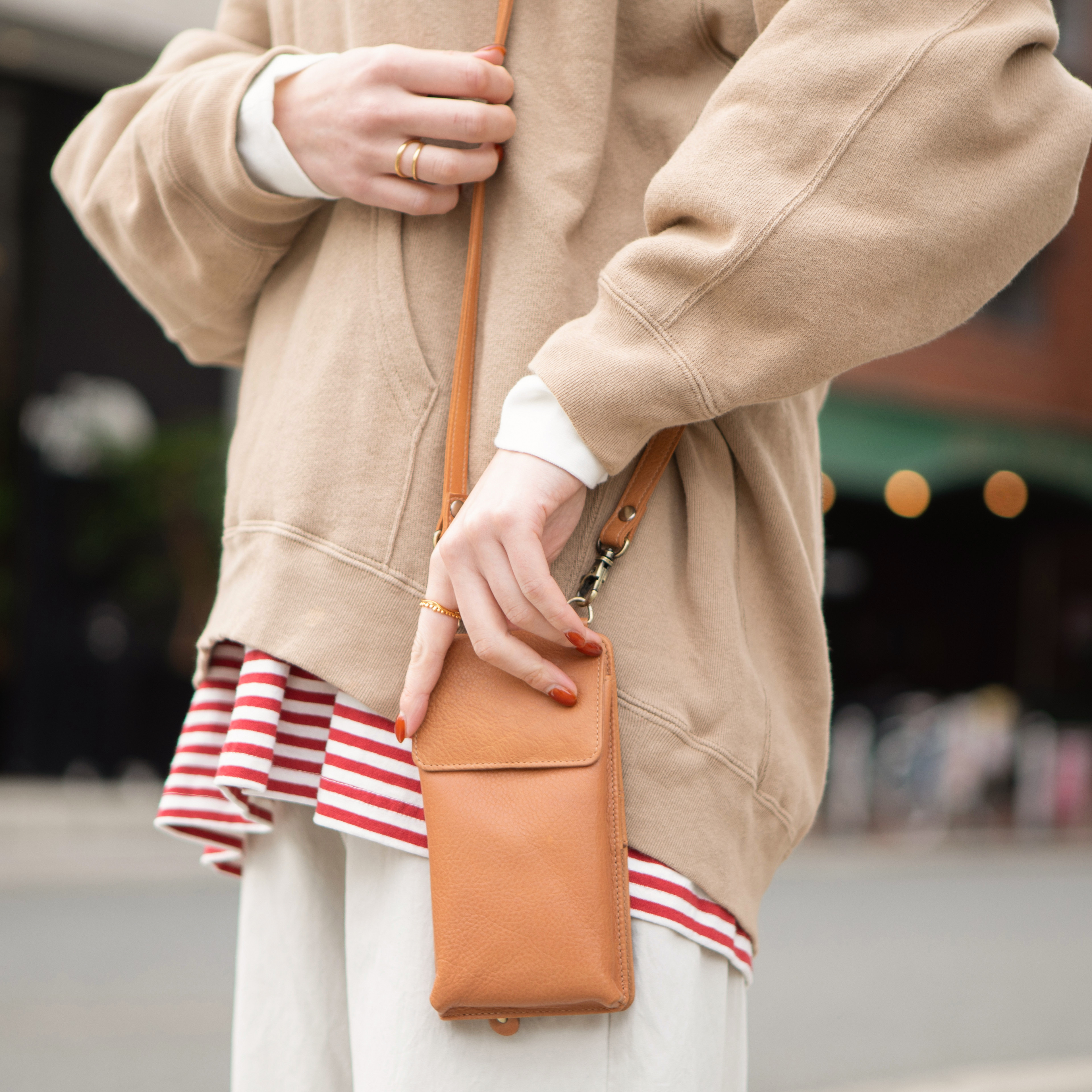 スマホショルダー 本革 財布 スマホポーチ Lilina サコッシュ