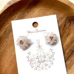 【桜】天然石ローズクォーツの小粒ピアス　ビーズ刺繍　 3枚目の画像