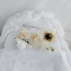 白い小さな小花のホワイトウェディング　プリザーブドフラワー 　ドライフラワー　ヘアアクセサリー　ヘッドパーツ　ガーベラ 11枚目の画像