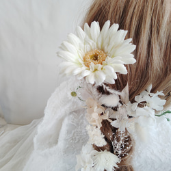 白い小さな小花のホワイトウェディング　プリザーブドフラワー 　ドライフラワー　ヘアアクセサリー　ヘッドパーツ　ガーベラ 5枚目の画像