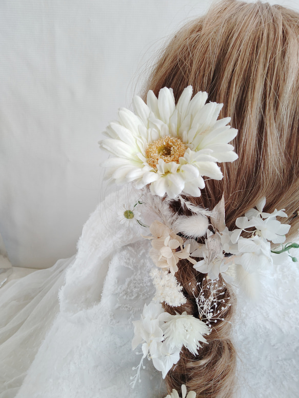 白い小さな小花のホワイトウェディング　プリザーブドフラワー 　ドライフラワー　ヘアアクセサリー　ヘッドパーツ　ガーベラ 5枚目の画像