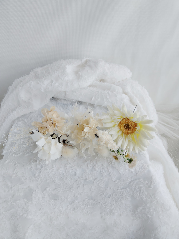 白い小さな小花のホワイトウェディング　プリザーブドフラワー 　ドライフラワー　ヘアアクセサリー　ヘッドパーツ　ガーベラ 6枚目の画像