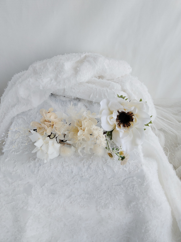 白い小さな小花のホワイトウェディング　プリザーブドフラワー 　ドライフラワー　ヘアアクセサリー　ヘッドパーツ　アネモネ 7枚目の画像