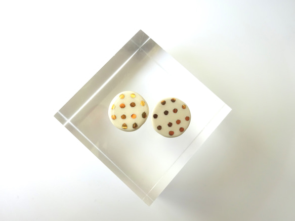 金彩dot round pierce／earring（白） 2枚目の画像