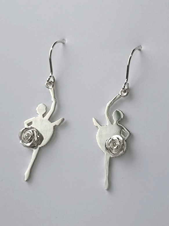 バレエ　ドン・キホーテ　キトリ　シルエット　バラ　モチーフ　ピアス　シルバー　silver925