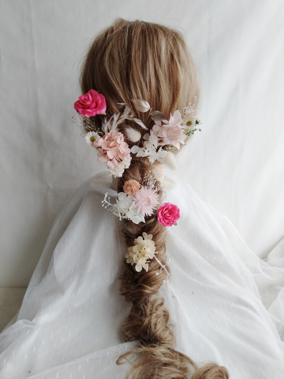 白い小さな小花とピンクのヘッドドレス　プリザーブドフラワー 　ドライフラワー　ヘアアクセサリー　ヘッドパーツ　 薔薇 5枚目の画像