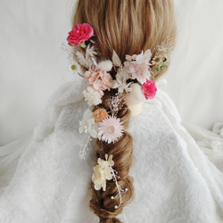 白い小さな小花とピンクのヘッドドレス　プリザーブドフラワー 　ドライフラワー　ヘアアクセサリー　ヘッドパーツ　 薔薇 2枚目の画像