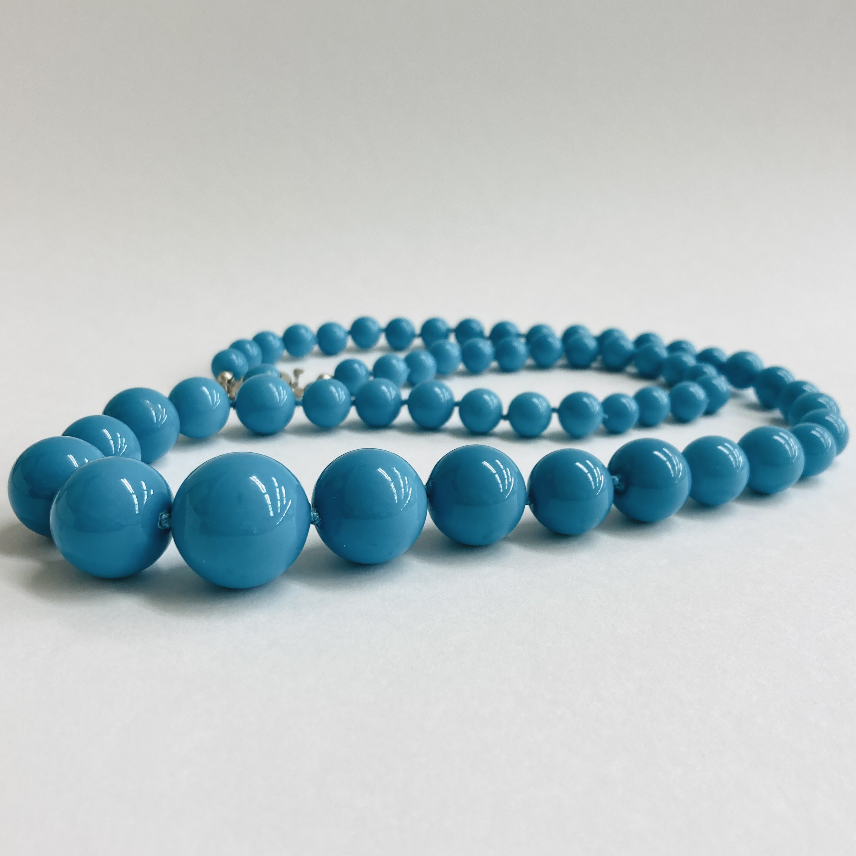 ガラスビーズオールノットグラデーションマチネーネックレス/8x20mm約65cm/ターコイズブルー/日本製