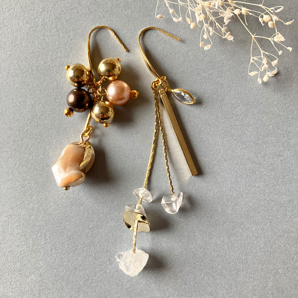 【送料0円】 シェルと天然石のアシンメトリーピアス ピアス（フック ピアス