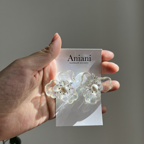 AkariHアカリ　クリアフラワーピアス ba69527882e525ab07507686f9c21e