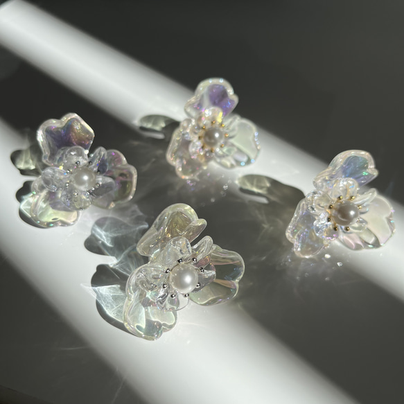 国内発送【Self-Portrait】クリスタル フラワー◇ピアス 透明感溢れるクリアフラワーピアス.イヤリング ピアス（スタッド