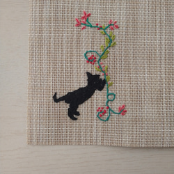 《Ran様専用》花と黒猫の手刺繍ランチョンマット 4枚目の画像