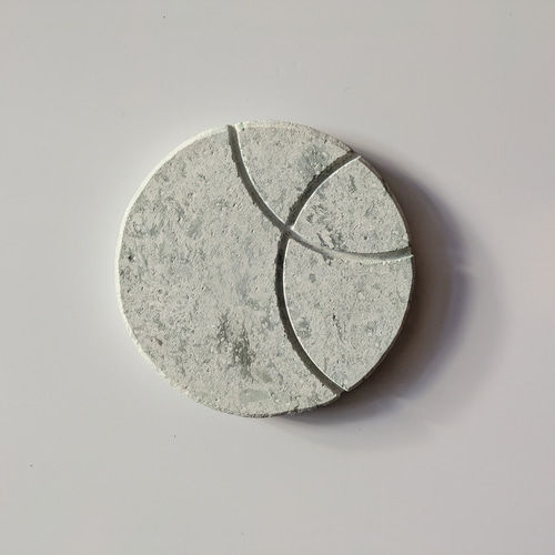 呼吸する石（天然十和田石コースター）まる クロスライン 99.9