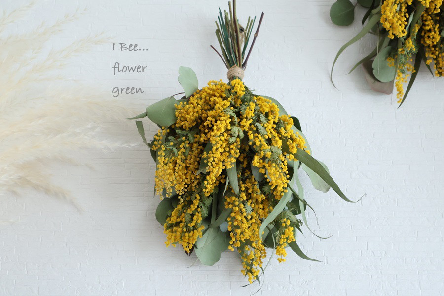 ミモザとユーカリのドライフラワースワッグ ドライフラワー I Bee
