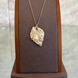 【純銀】本物の葉っぱから出来たリーフ&パールのシルバーネックレス 12枚目の画像