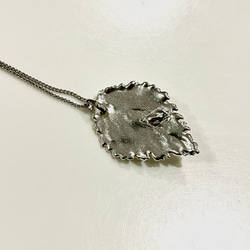 【純銀】本物の葉っぱから出来たリーフ&パールのシルバーネックレス 9枚目の画像