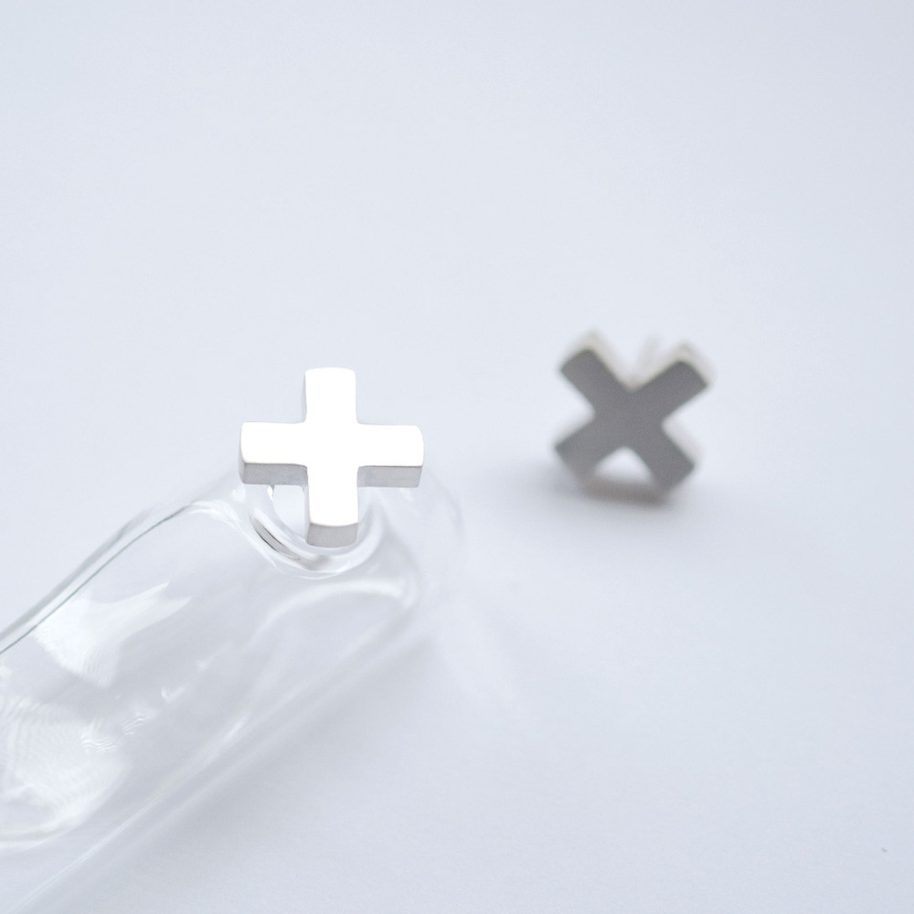 艶消し 十字架 大ぶり ピアス シルバー925