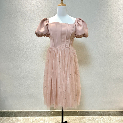 新着商品！Aライン ワンピース 薄ピンク 上品 ミディアムドレス