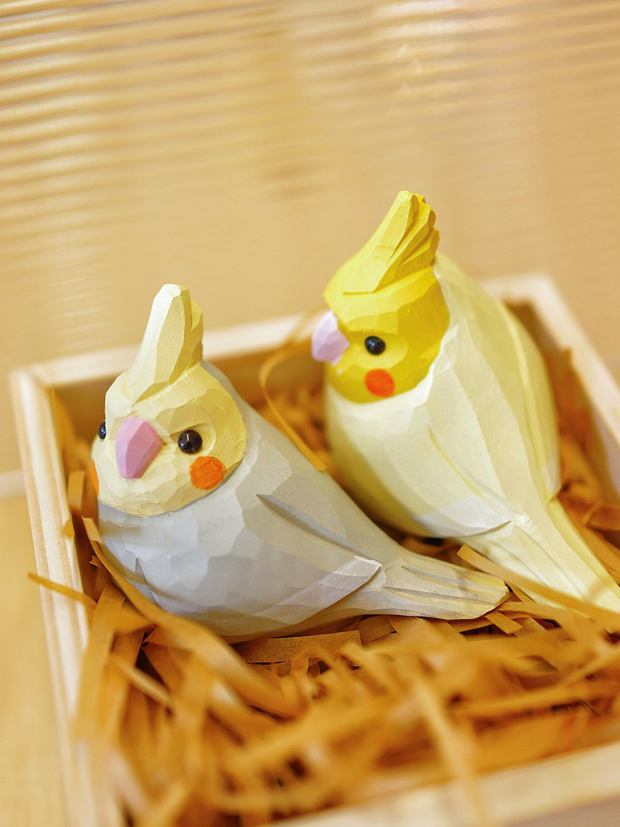 愛い　木彫りの  オカメインコ　置物 ギフト　プレゼント　ギフトラッピング