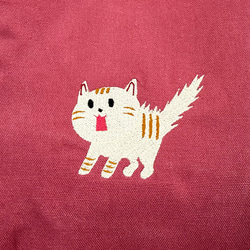 【送料無料】驚き猫のワンポイント刺繍 ポケット付きコットン 2WAYトートバッグ 4枚目の画像