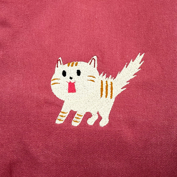 【送料無料】驚き猫のワンポイント刺繍 ポケット付きコットン 2WAYトートバッグ 4枚目の画像