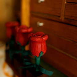愛い　木彫りの  バラの花　置物 ギフト　プレゼント　ギフトラッピング 5枚目の画像