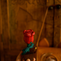 愛い　木彫りの  バラの花　置物 ギフト　プレゼント　ギフトラッピング 1枚目の画像