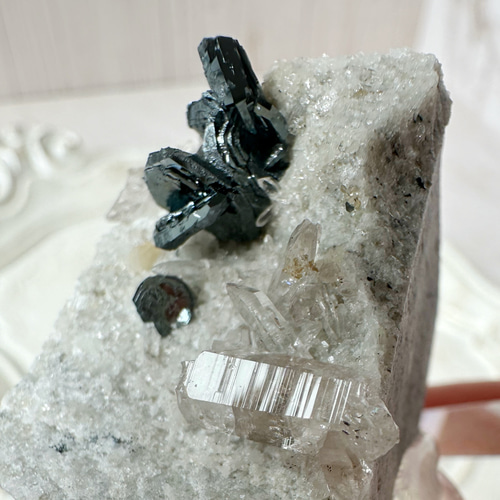 鉱物標本、原石、水晶　ヘマタイトローズ 広東省産アイアンローズ（ヘマタイト＆水晶）