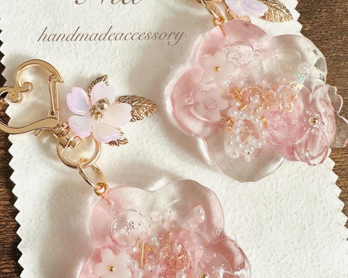 シャカシャカキーホルダー　桜の御守りシェイカー　だるま付き　ひなページ シャカシャカキーホルダー 桜の御守りシェイカー だるま付き