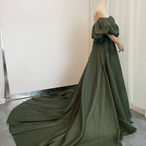 送料無料！カラードレス カーキマリアージュ ベアトップ トレーン 結婚  