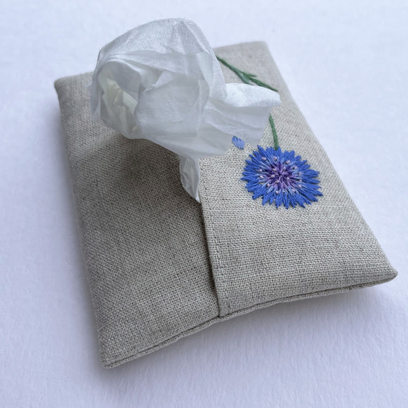 矢車菊の刺繍ポケットティッシュケース 2枚目の画像