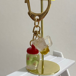 梅酒瓶とソーダ割り　ミニチュアキーホルダー 3枚目の画像