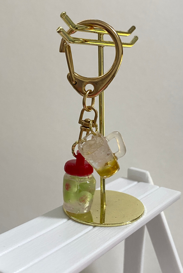 梅酒瓶とソーダ割り　ミニチュアキーホルダー 3枚目の画像