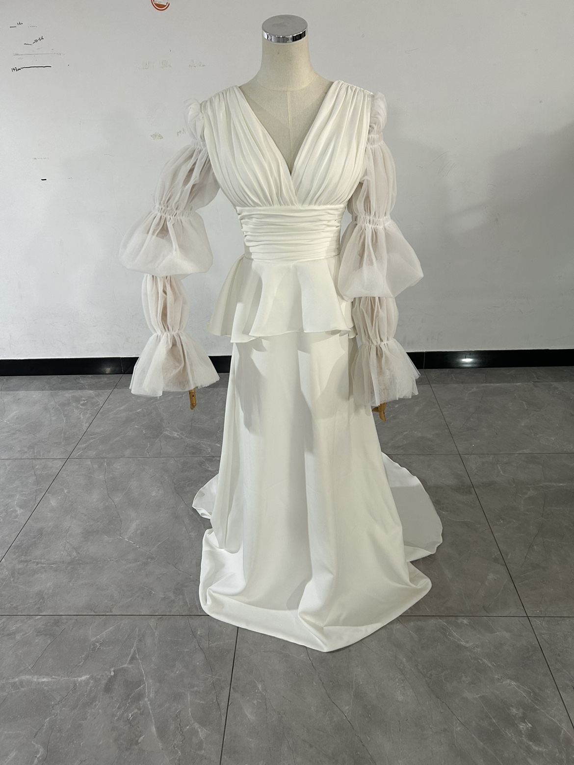 Vネックドレス オフホワイト 背中見せ シースルー袖 フランス風 前撮り