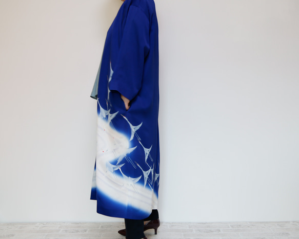 KIMONO Long Coat - 使用留袖製作的長袍夾克。這是一款獨一無二的和服翻版。 第11張的照片