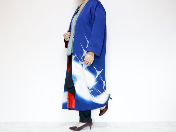 KIMONO Long Coat - 使用留袖製作的長袍夾克。這是一款獨一無二的和服翻版。 第17張的照片