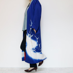 KIMONO Long Coat - 使用留袖製作的長袍夾克。這是一款獨一無二的和服翻版。 第9張的照片