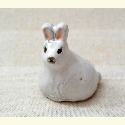 最新のデザイン 陶器の置き物 香箱座りのウサギ （白A) 手作り うさぎ 干支・卯 置物