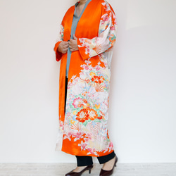 KIMONO Long Coat - 使用留袖製作的長袍夾克。這是一款獨一無二的和服翻版。 第7張的照片