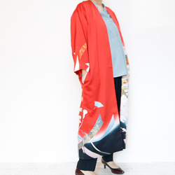 KIMONO Long Coat - 使用留袖製作的長袍夾克。這是一款獨一無二的和服翻版。 第2張的照片