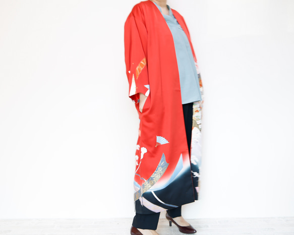 KIMONO Long Coat - 使用留袖製作的長袍夾克。這是一款獨一無二的和服翻版。 第2張的照片