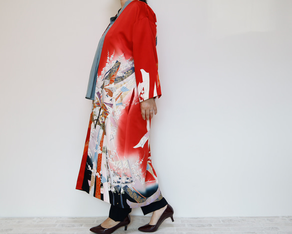 KIMONO Long Coat - 使用留袖製作的長袍夾克。這是一款獨一無二的和服翻版。 第11張的照片