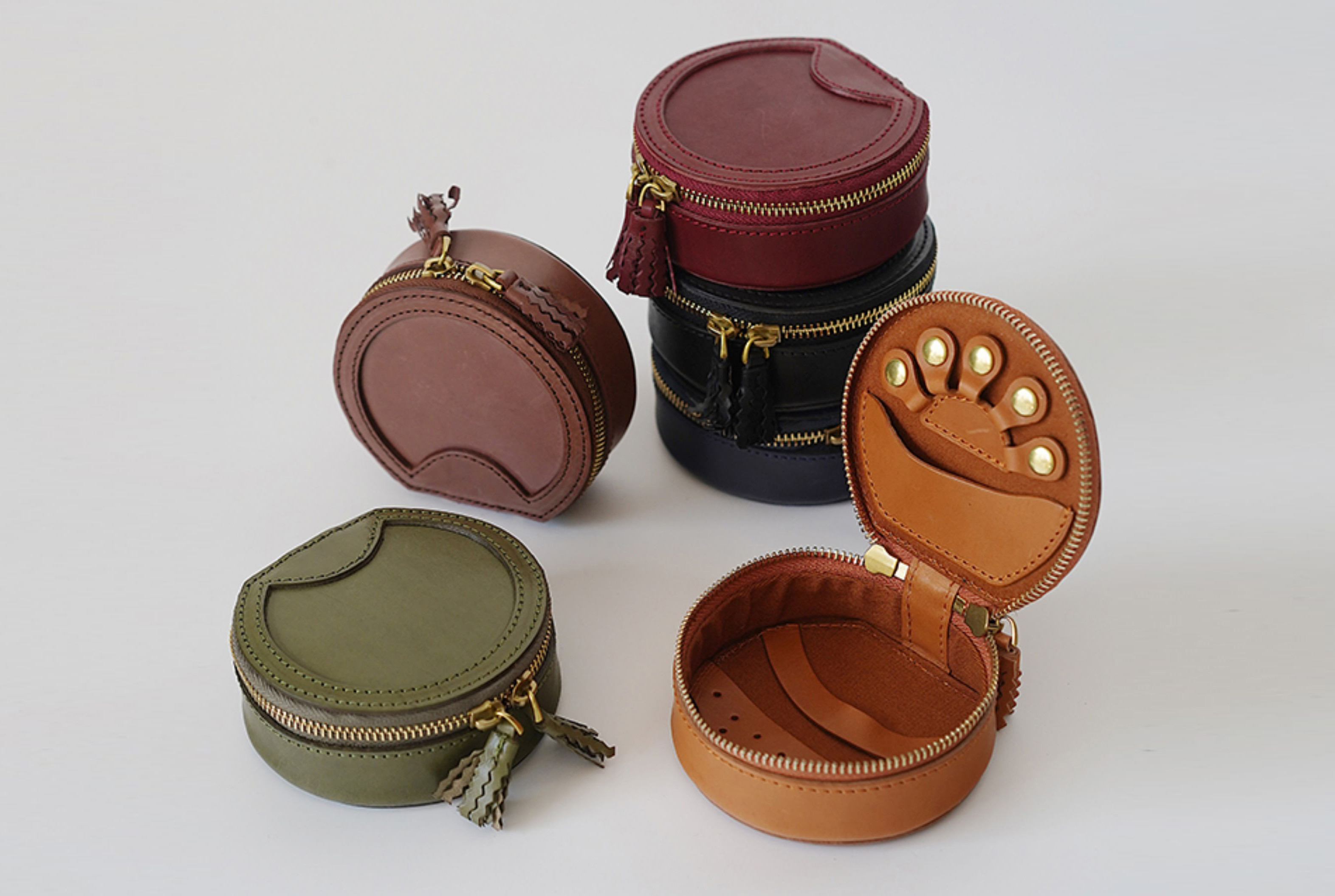 牛革　レザー　アクセサリー入れ　小物入れ　ハンドメイド 牛革　レザー　アクセサリー入れ　小物入れ　ハンドメイド