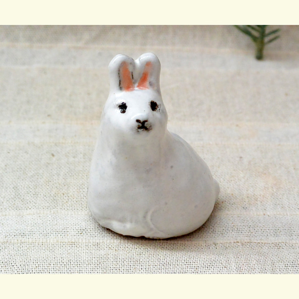陶器手作りうさぎ 香箱座りのウサギ 陶器の置き物 （白C) 干支・卯 うさぎ 手作り