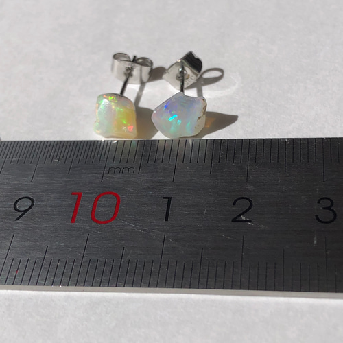 一点もの】 オパール 原石 ピアス 鉱物 天然石 金属アレルギー対応