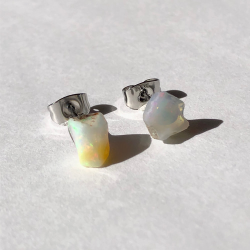 一点もの】 オパール 原石 ピアス 鉱物 天然石 金属アレルギー対応