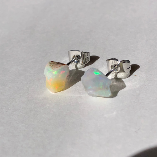 一点もの】 オパール 原石 ピアス 鉱物 天然石 金属アレルギー対応